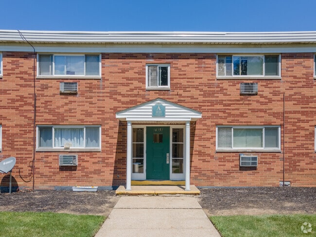 Foto del edificio - Emerald Village Apartments
