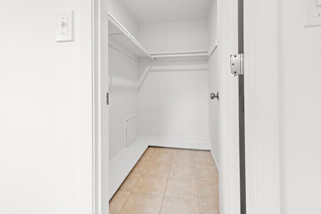 Foto del edificio - 1057 Tropical Ave NW