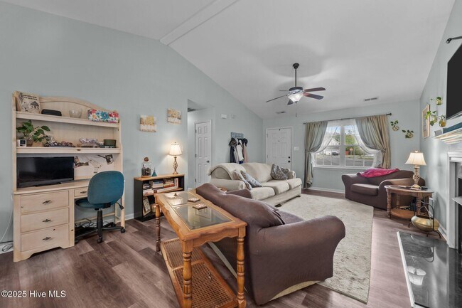 Building Photo - 1006 Hollyfield Ct