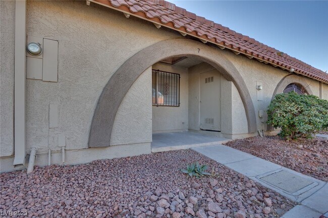 Building Photo - 824 Mantis Way