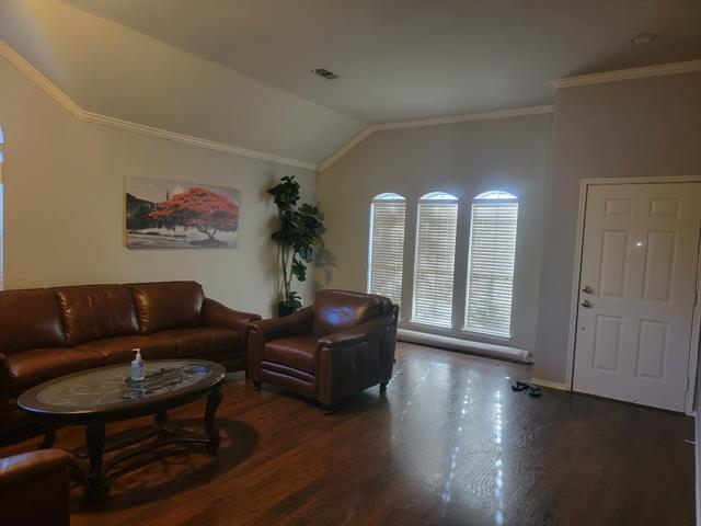 Building Photo - 2105 Wallbrook Dr