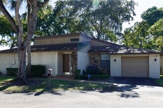 Building Photo - 8197 Royal Palm Ct