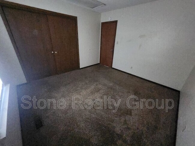 Building Photo - 2323 Wallace Ave