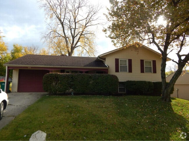 Building Photo - 210 Teakwood Ln
