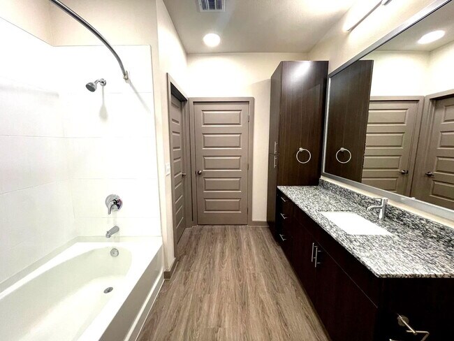 Building Photo - 120 Boselli Wy