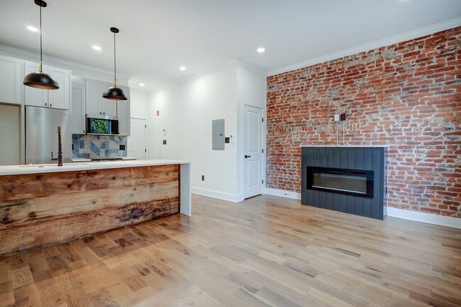 Spacious & Stylish Studio Apartment on W Diamond Street - Spacious & Stylish Studio Apartment on W Diamond Street