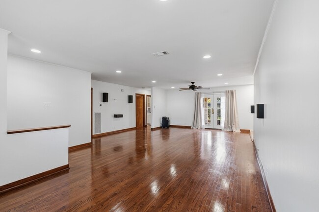 Foto del edificio - 5307 Poinciana Dr