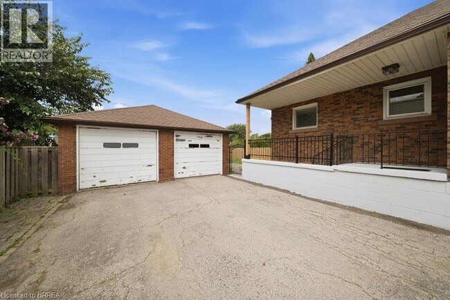 Building Photo - 310 Caledon Ave