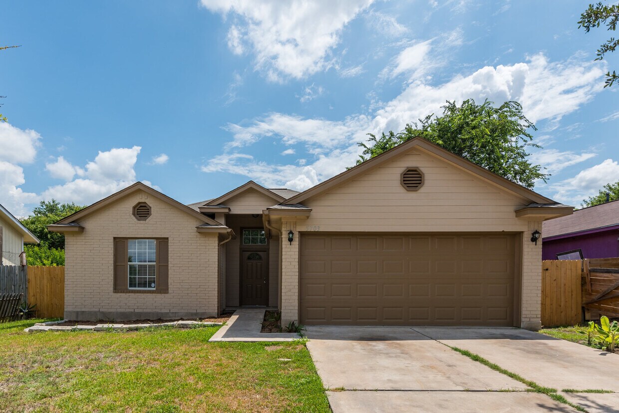 Primary Photo - Wow - Great home in Williamson Creek!