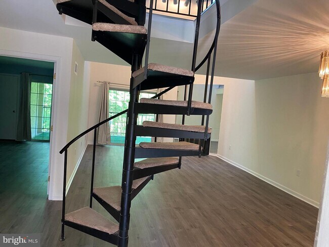Building Photo - 294 Valley Stream Ln
