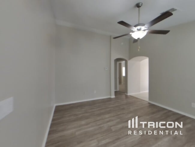 Building Photo - 1492 E Stirrup Ln