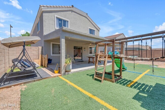 Foto del edificio - 23693 Grove St