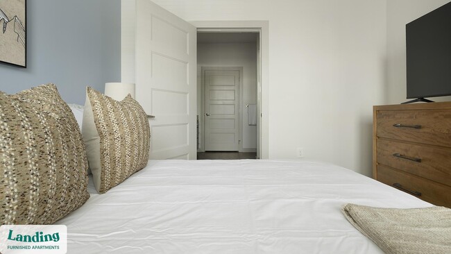 Building Photo - 340 W 25th St