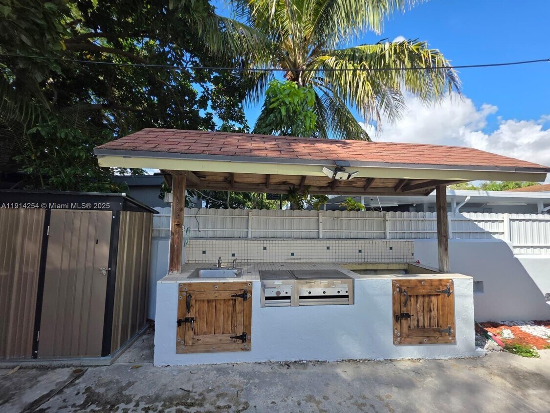 Foto del edificio - 2970 SW 17th St