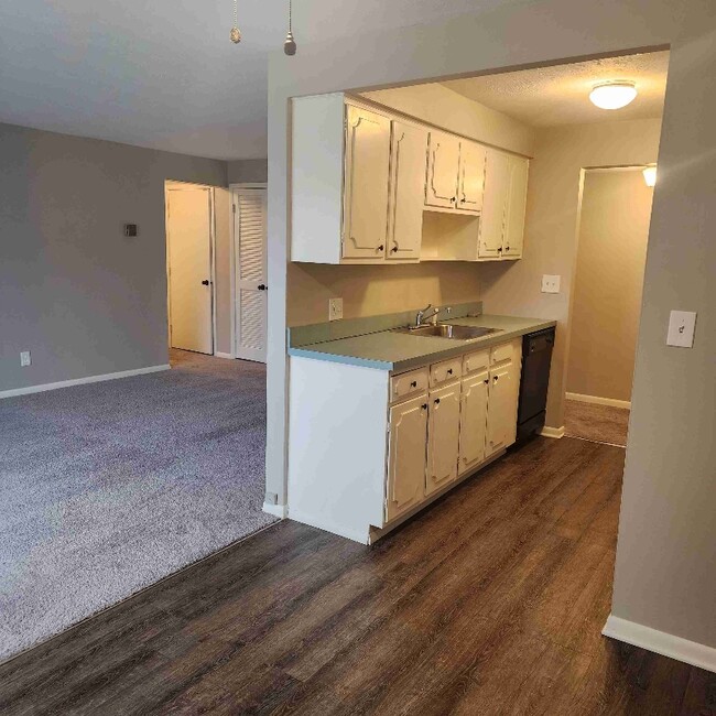 Building Photo - 21921 River Oaks Dr
