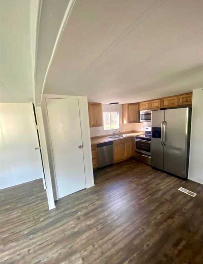 Foto del edificio - 933 S Pine Lake Rd