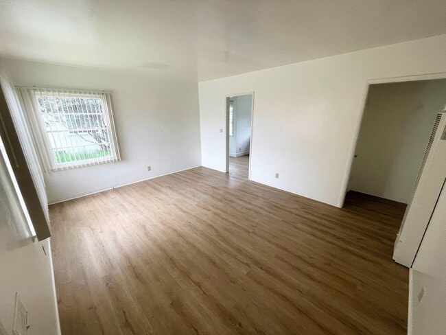 Building Photo - Quaint Ventura Home with Large Yard