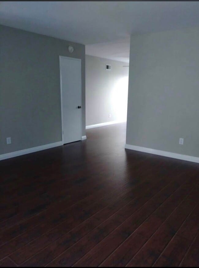 Building Photo - 8541 Emerson Cir