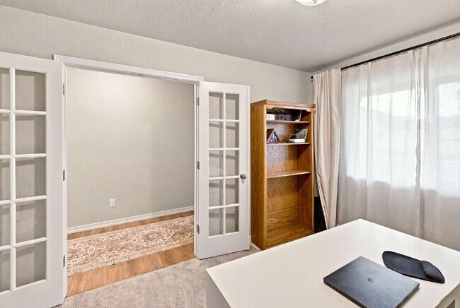 Foto del edificio - Beautiful 2025-Built 5 Bedroom Home with Finished Walk-Out Basement