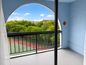 Building Photo - 9440 Fontainebleau Blvd
