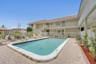 Building Photo - 1450 N Riverside Dr
