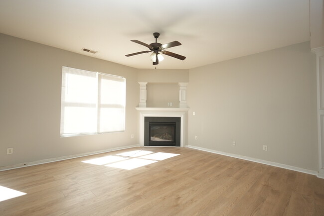 Building Photo - Updated 3 Beds 2.5 Baths Home in Farm Pond