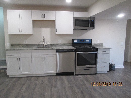 Building Photo - 1,600 2 Bd, 1 Bath Apt