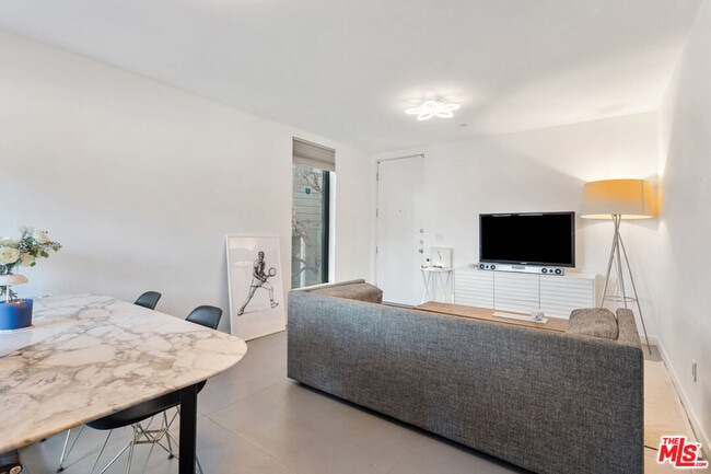 Foto del edificio - 3248 Descanso Dr