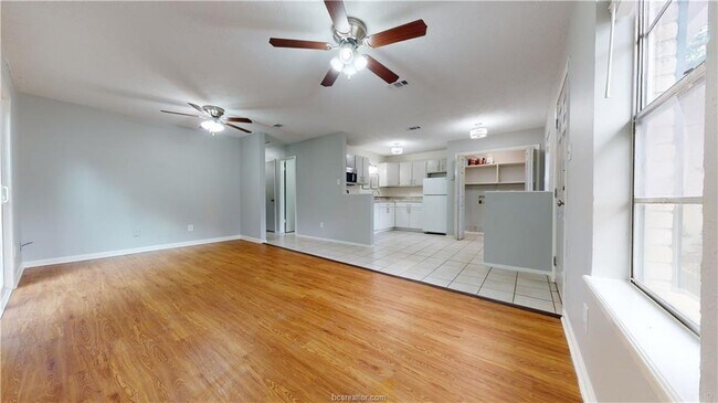 Building Photo - 3330 Bluestem Cir