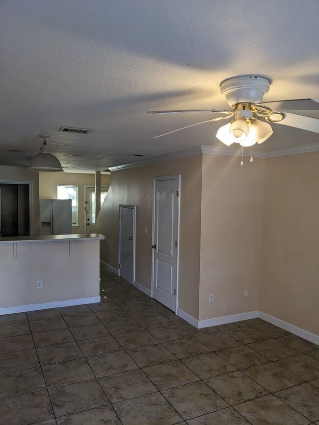 Building Photo - Townhouse with Pool Access. Assigned parking!