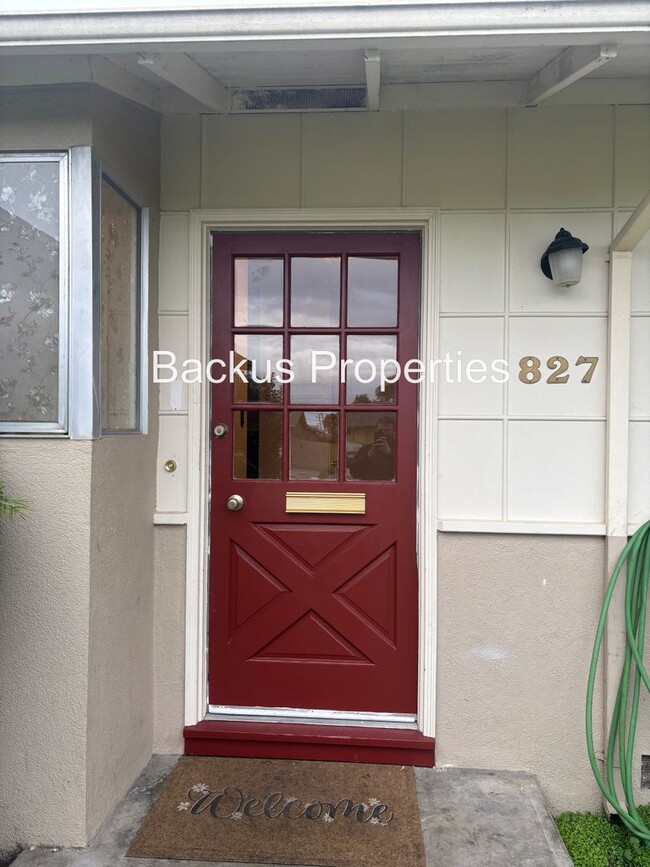 Building Photo - 827 Bedford Dr