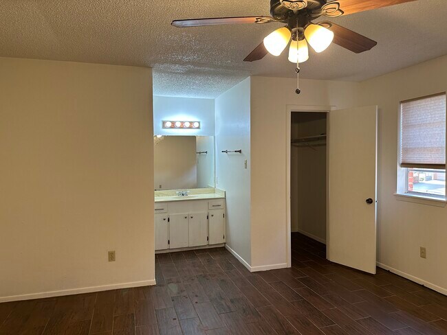 Dormitorio principal - 205 Town North Dr