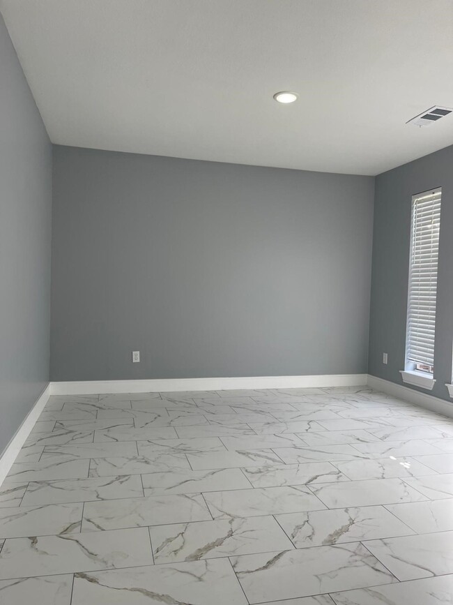 Building Photo - 711 Chaseway Dr