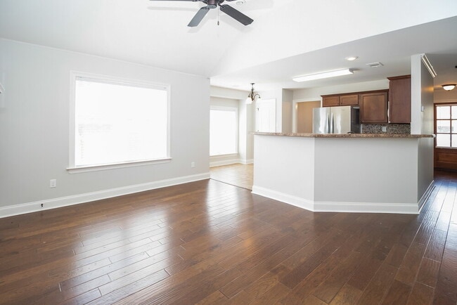 Foto del edificio - 3080 Magnolia Dr