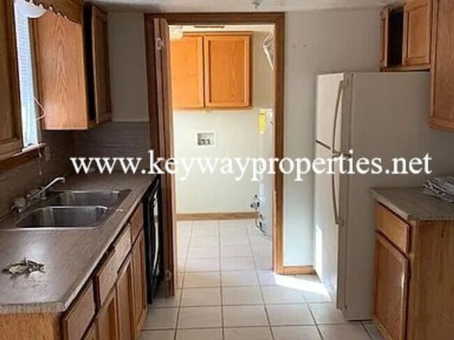 Building Photo - 808 Ortiz Dr SE