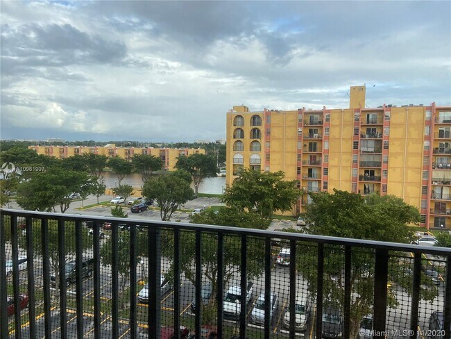 Foto del edificio - 4801 NW 7th St