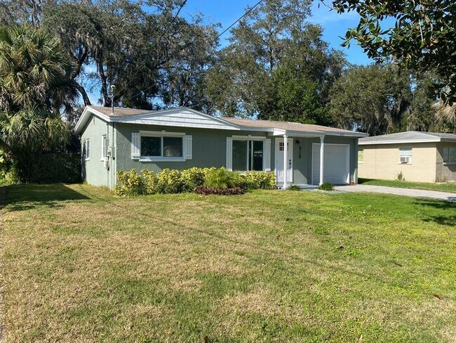 Building Photo - 5529 Magnolia Way