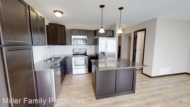 Building Photo - 4 br, 3.5 bath House - 8790 Harry St.