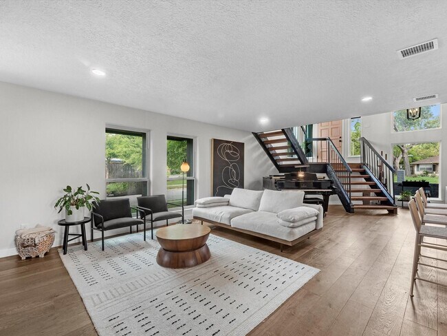 Foto del edificio - 5041 Nina Lee Ln