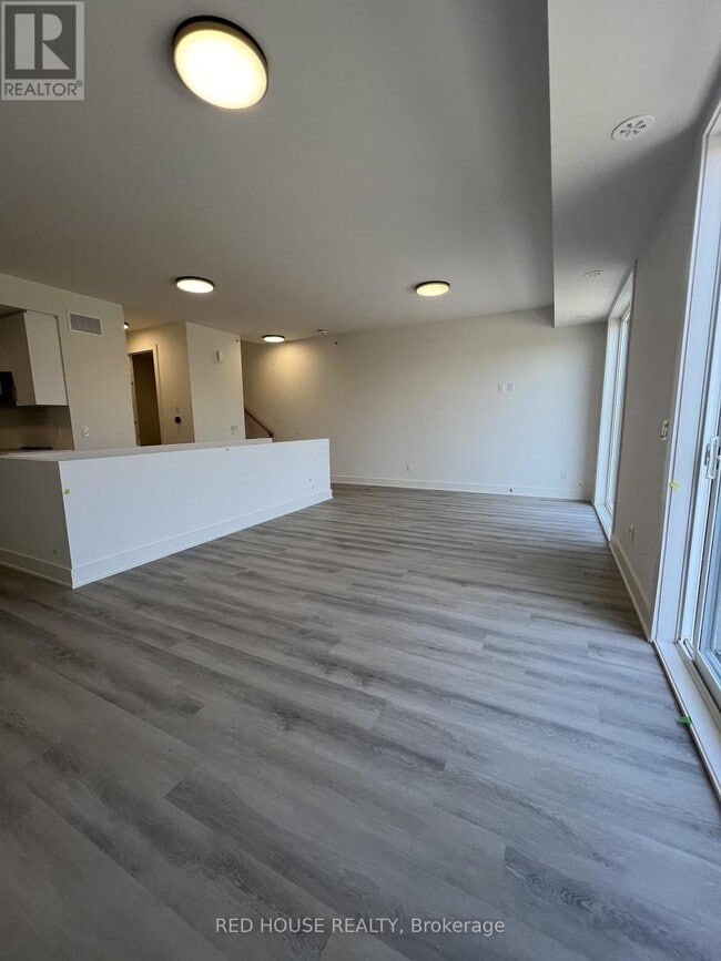 Building Photo - 42 Everett Cmn