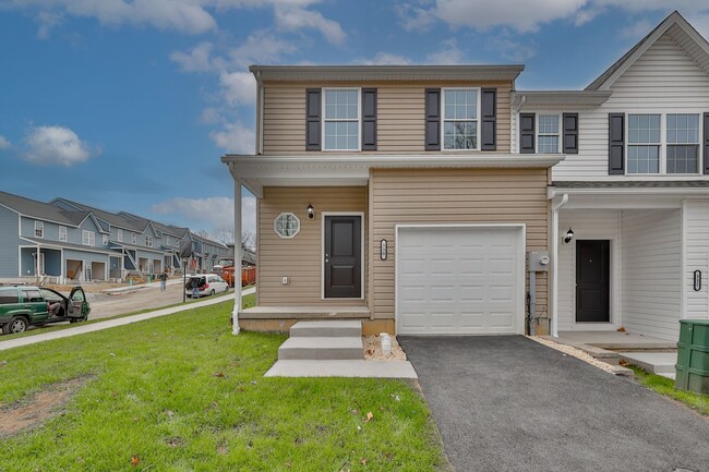 Building Photo - Brand-new construction 3 bedroom townhouse...