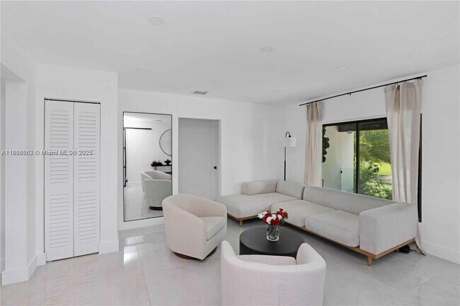 Foto del edificio - 231 NE 45th St