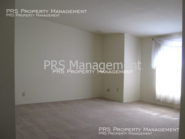 Building Photo - AVAILABLE NOW!!