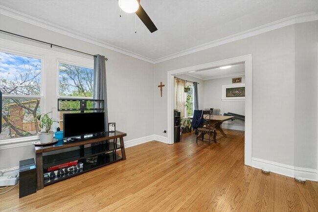 Building Photo - First Floor, 2-Bed in the Heart of Riversi...