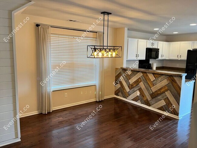 Building Photo - 1410 Riverbrook Dr