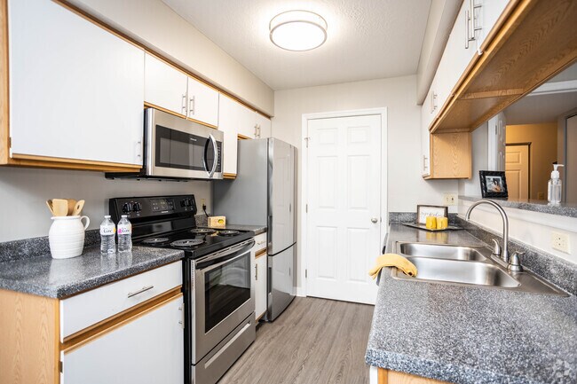 Interior Photo - The Cove at Cooper Lakes