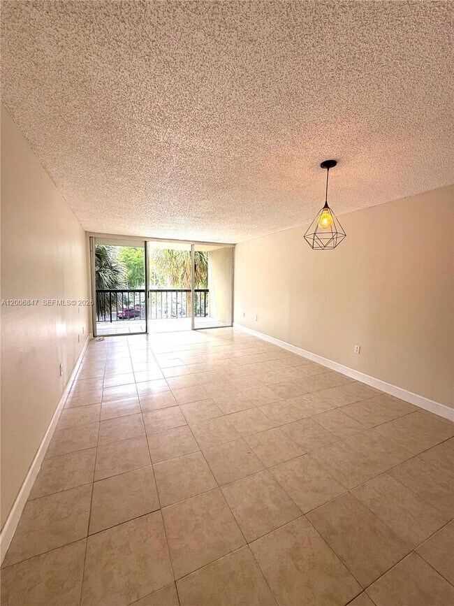Building Photo - 10835 SW 112th Ave