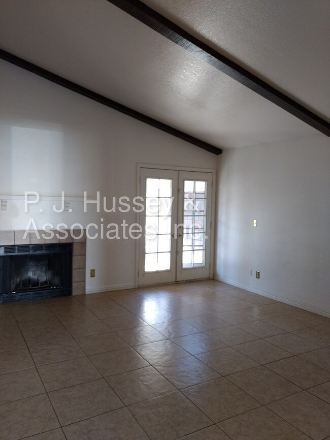 Building Photo - 4159 E Wayland Rd