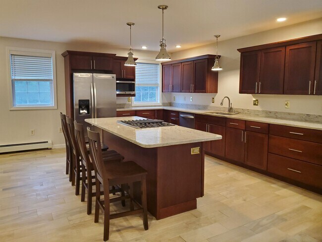 Building Photo - 15 Lake St