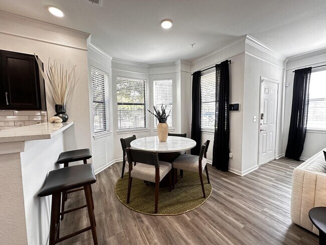 Foto del edificio - Luxury + Location: Limited-Time Savings!